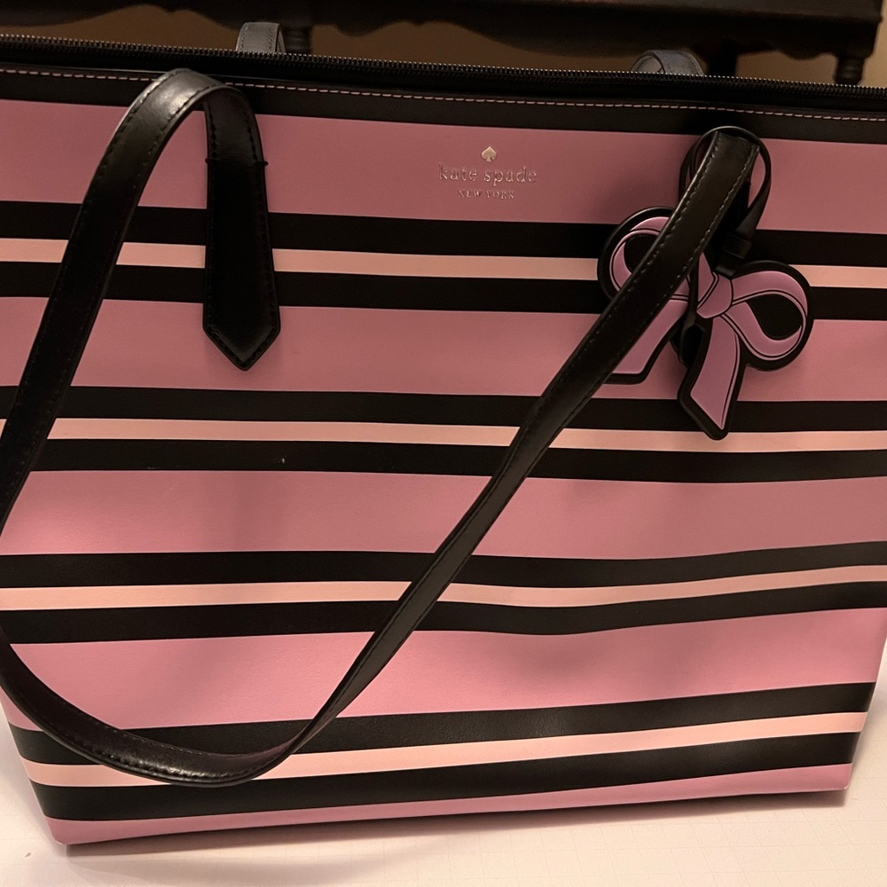 Kate spade shoulder bag. Excellent condition